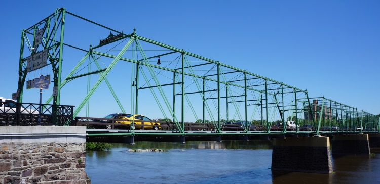 Calhoun Street
                  bridge